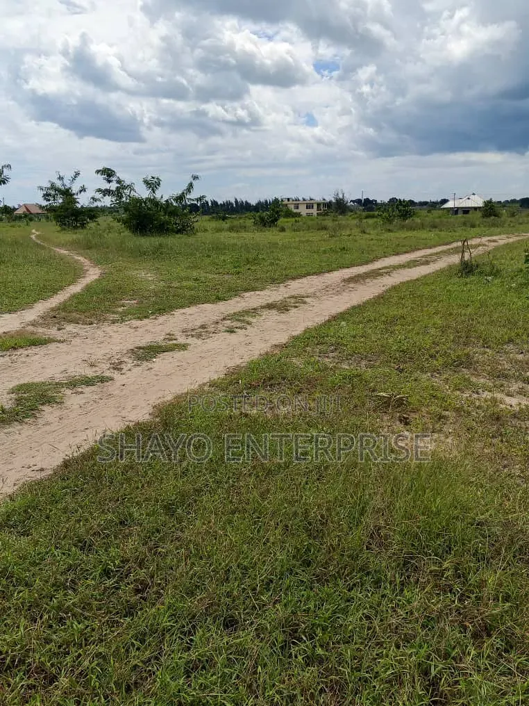 Shamba Linauzwa Kibaha Misugusugu