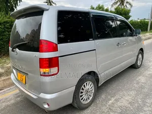 Toyota Voxy X E Edition 2WD 8-Seater 2006 Silver