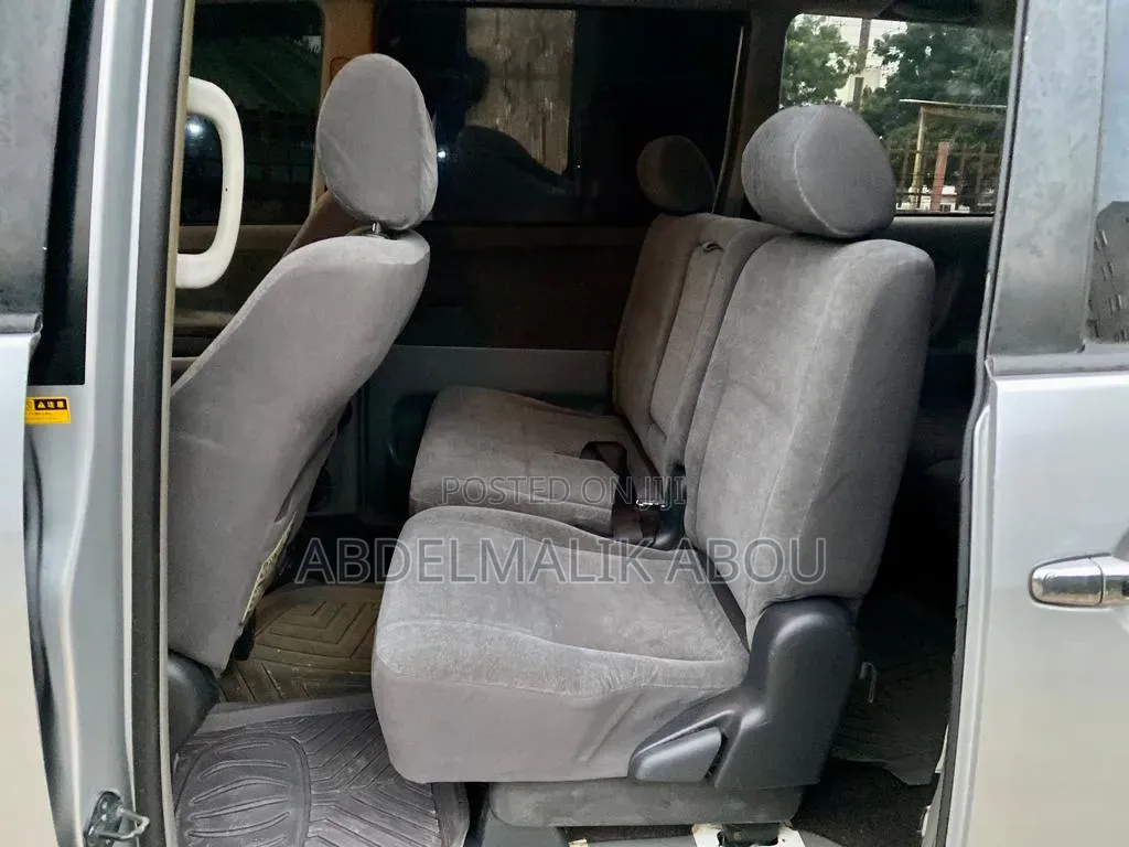 Toyota Voxy X E Edition 2WD 8-Seater 2006 Silver