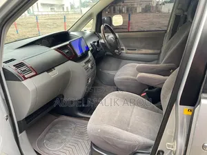 Toyota Voxy X E Edition 2WD 8-Seater 2006 Silver