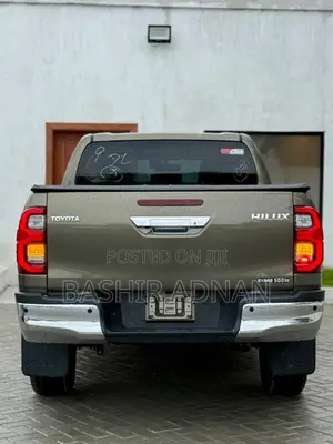 Toyota Hilux 2023 Beige