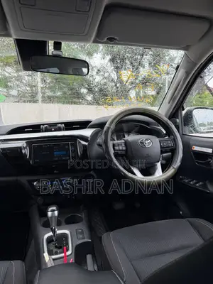 Toyota Hilux 2023 Beige