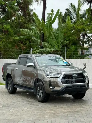Toyota Hilux 2023 Beige