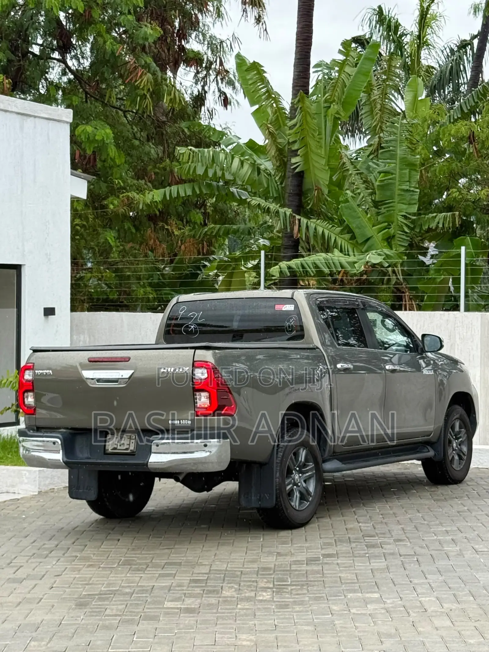 Toyota Hilux 2023 Beige