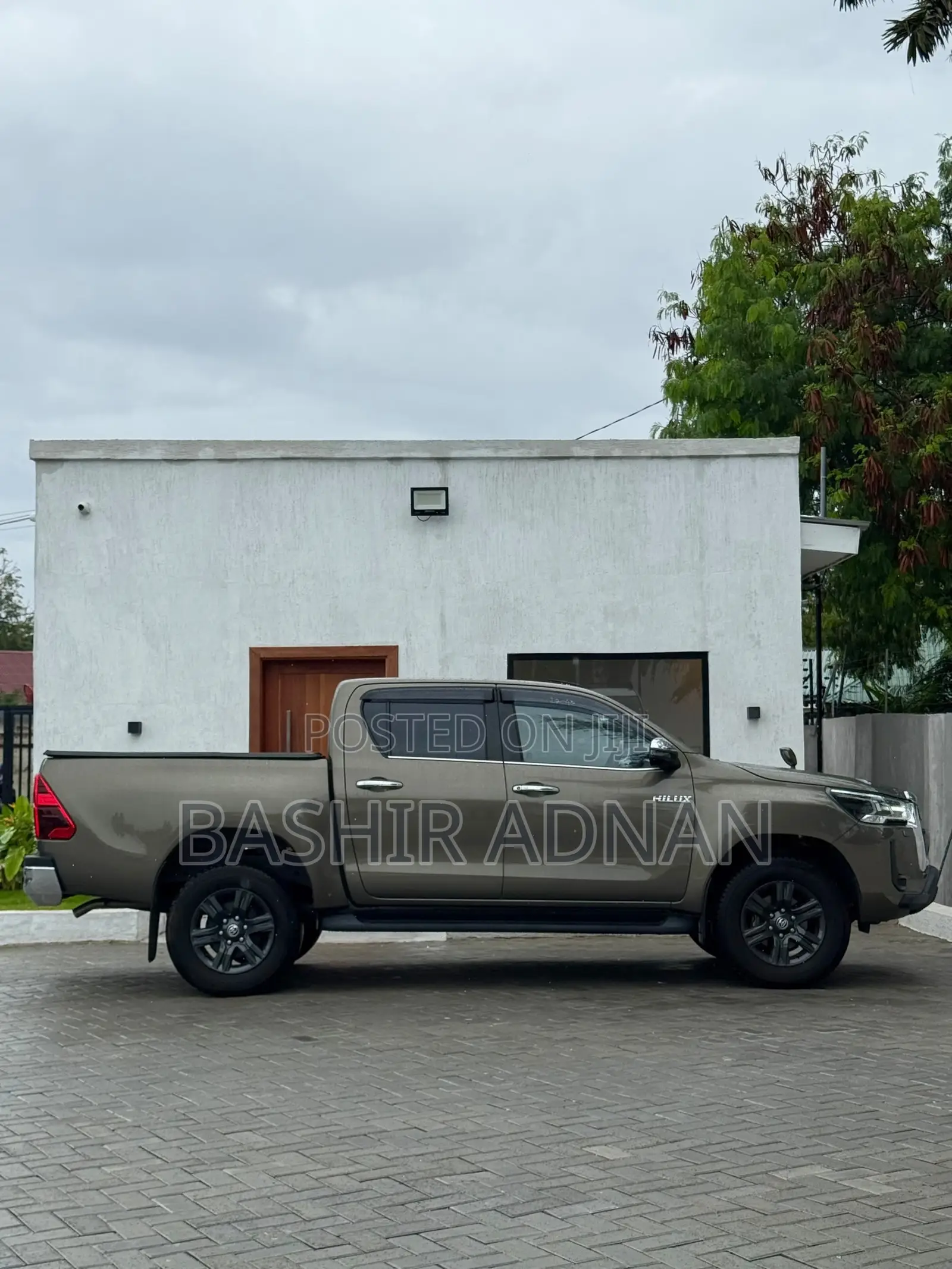 Toyota Hilux 2023 Beige