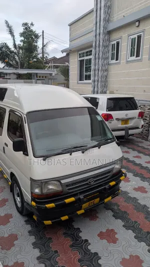 Toyota Grand HiAce 2000 White