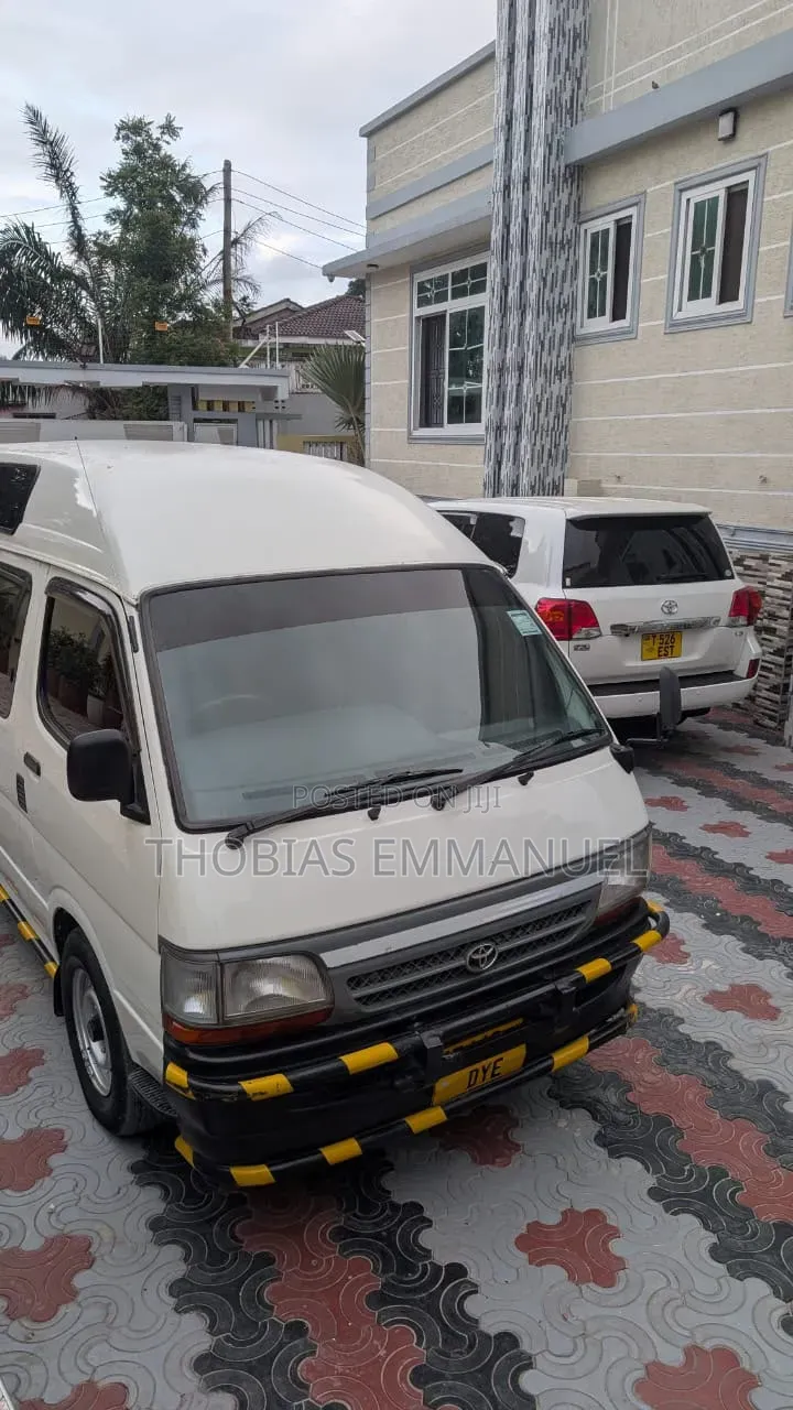 Toyota Grand HiAce 2000 White