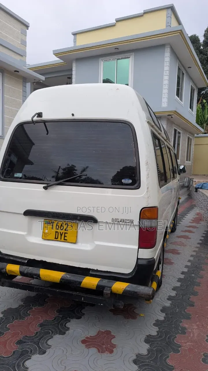 Toyota Grand HiAce 2000 White