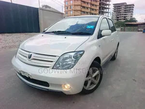 Toyota IST 2004 White