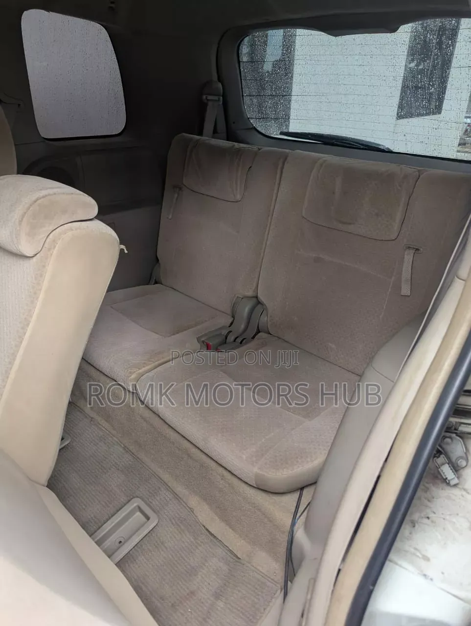 Toyota ISIS 2014 White