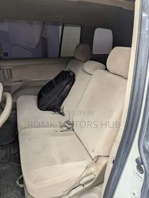 Toyota ISIS 2014 White