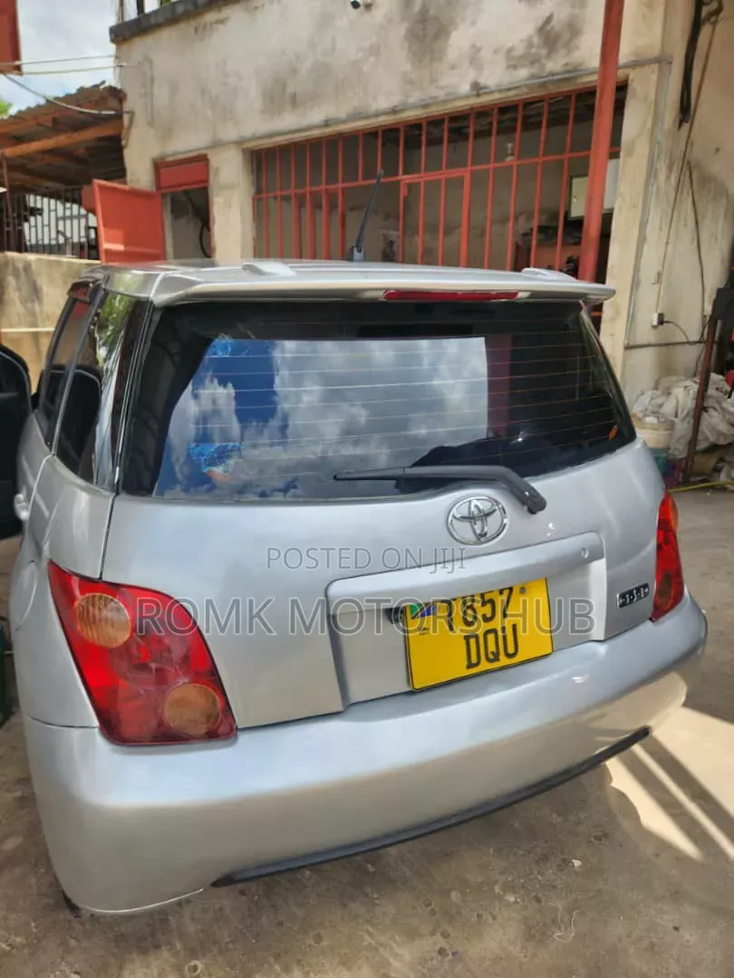 Toyota IST 2006 Silver