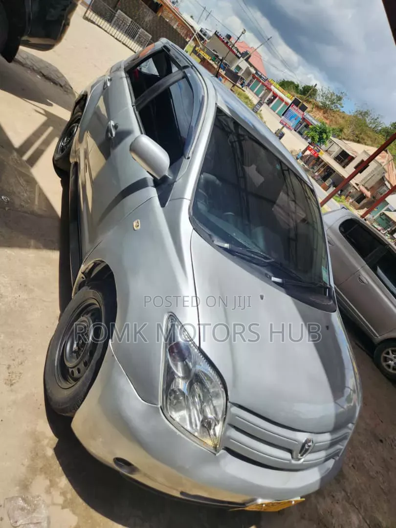 Toyota IST 2006 Silver