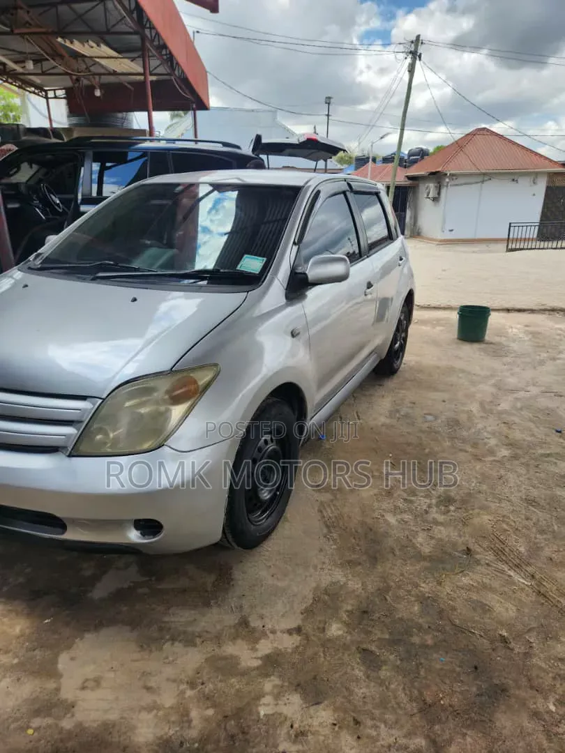 Toyota IST 2006 Silver