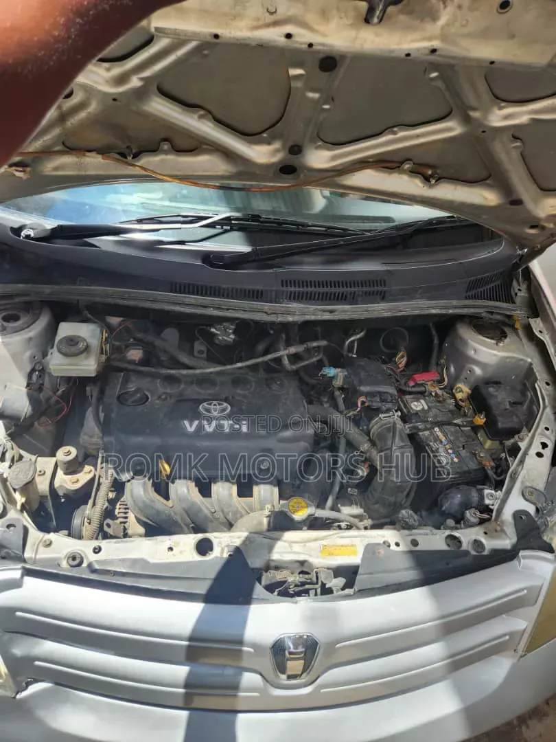 Toyota IST 2006 Silver