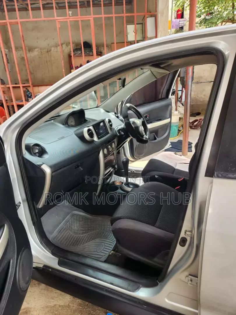 Toyota IST 2006 Silver