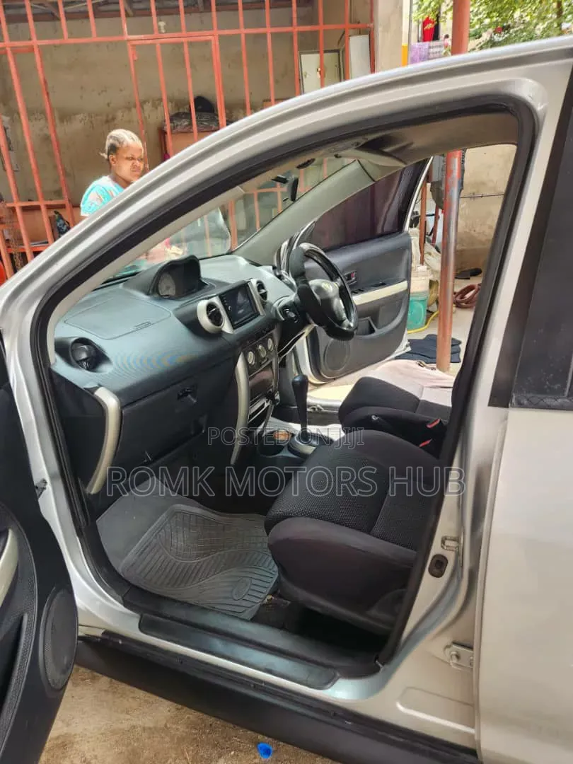 Toyota IST 2006 Silver