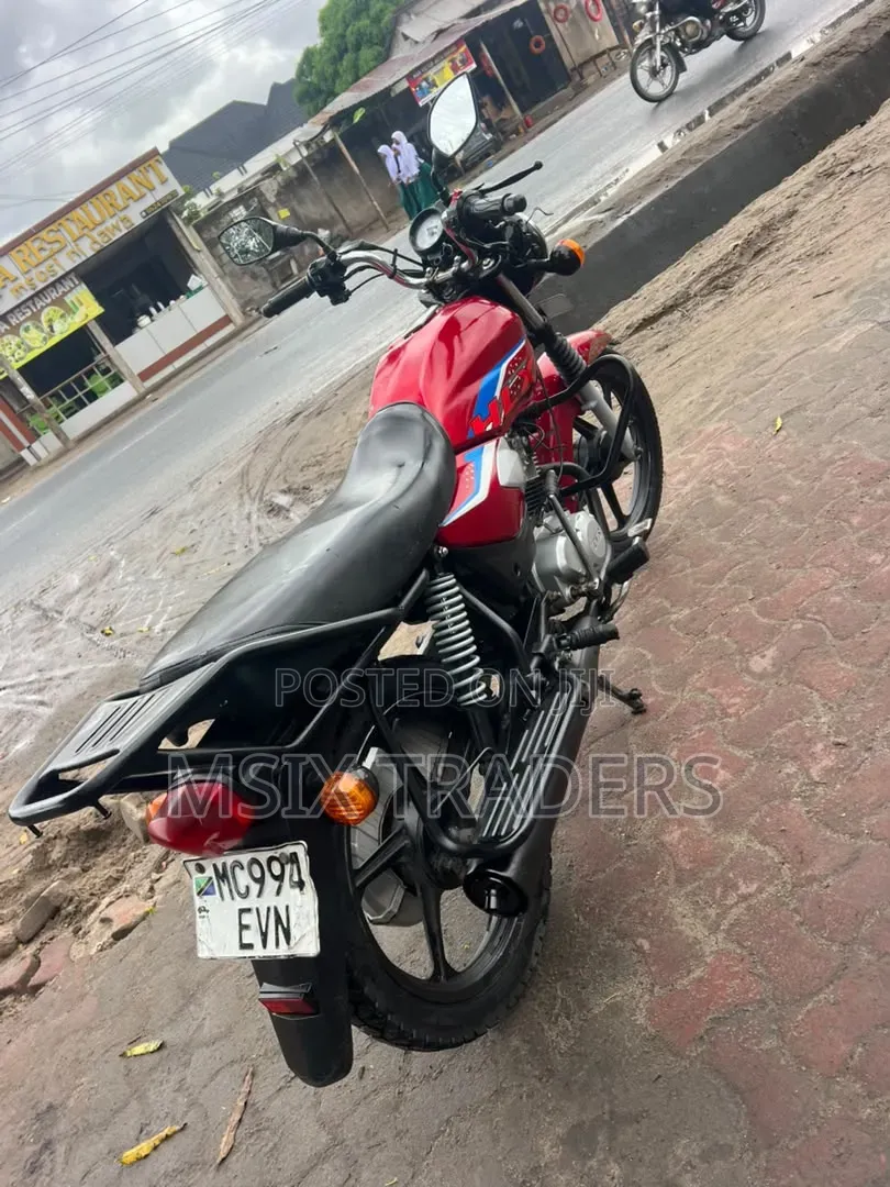TVS HLX 125 2025 Red