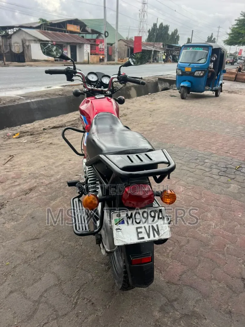 TVS HLX 125 2025 Red