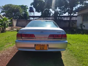 Toyota Mark II 2000 Silver