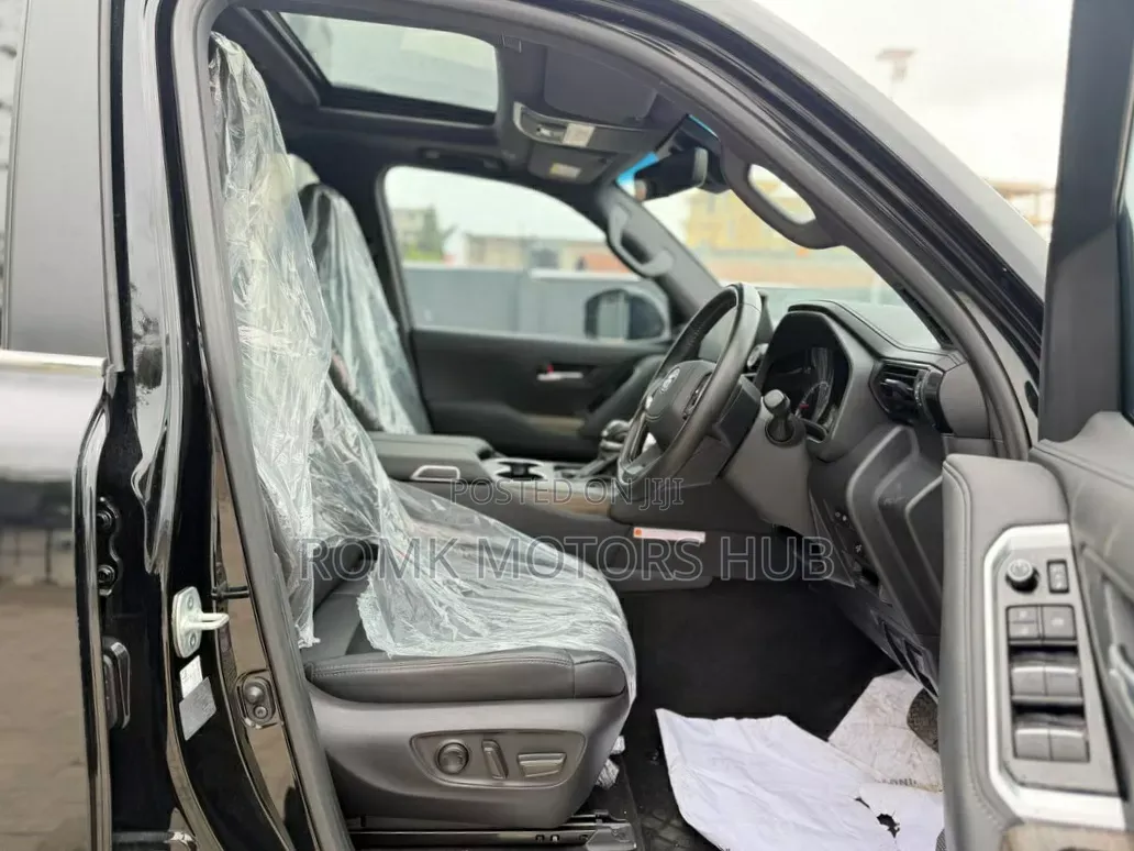 Toyota Land Cruiser Prado 2024 Black