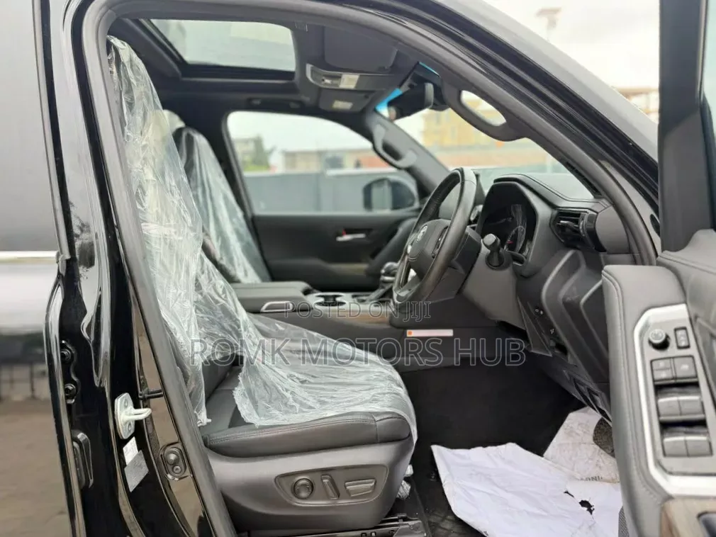 Toyota Land Cruiser Prado 2024 Black