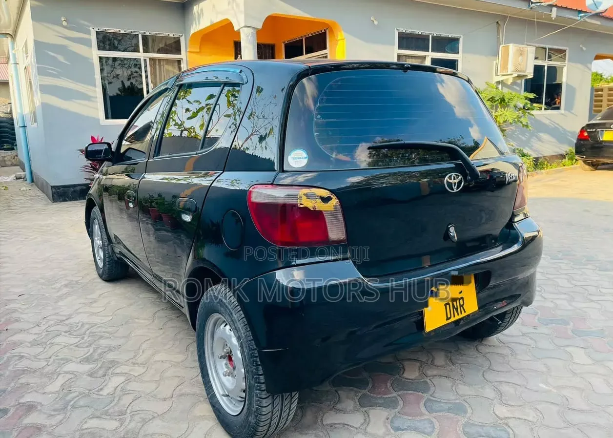 Toyota Vitz 2006 Black