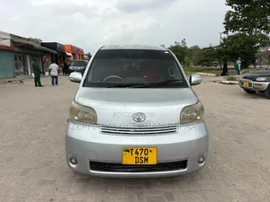 Toyota Porte 2004 Silver