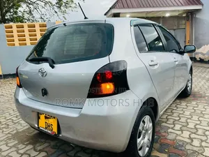 Toyota Vitz 2006 Gray