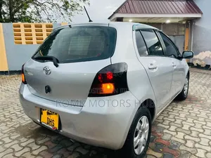 Toyota Vitz 2006 Gray