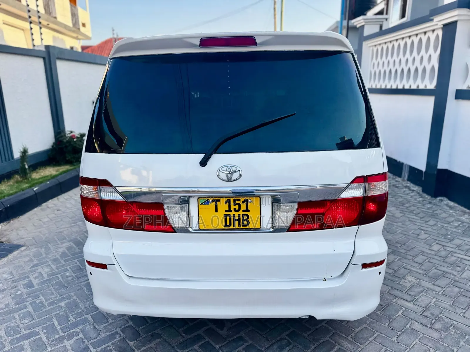 Toyota Alphard 2004 White