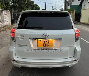 Toyota Vanguard 2012 White