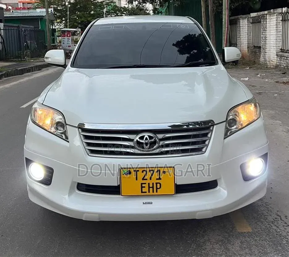Toyota Vanguard 2012 White