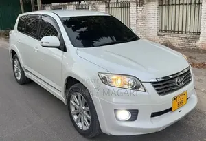 Toyota Vanguard 2012 White