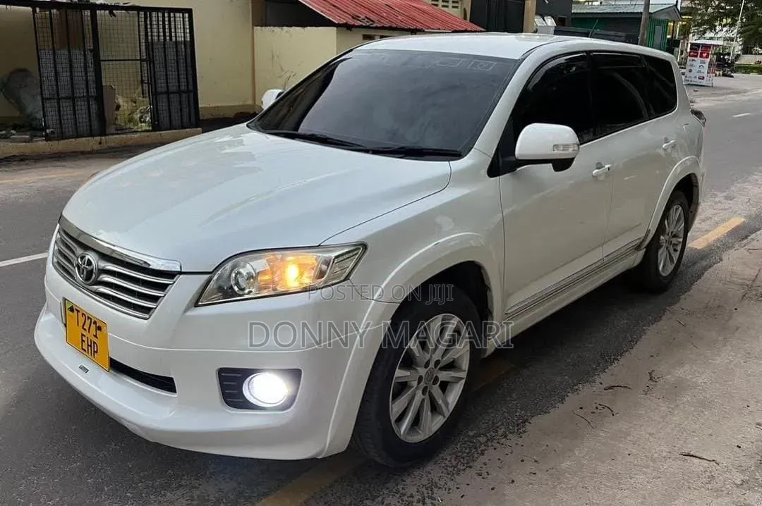 Toyota Vanguard 2012 White