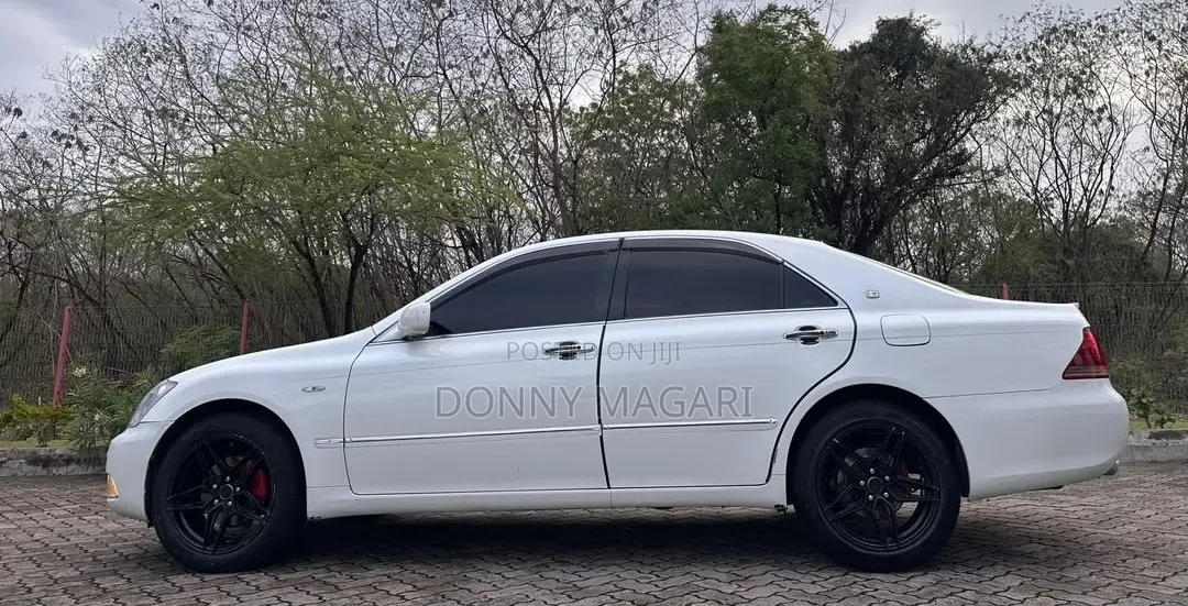 Toyota Crown 2007 White