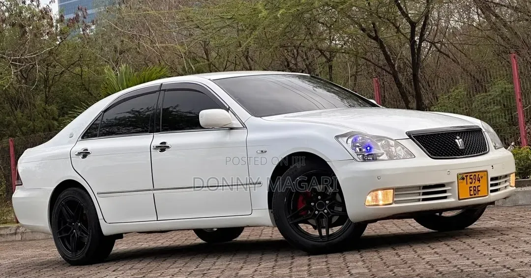 Toyota Crown 2007 White