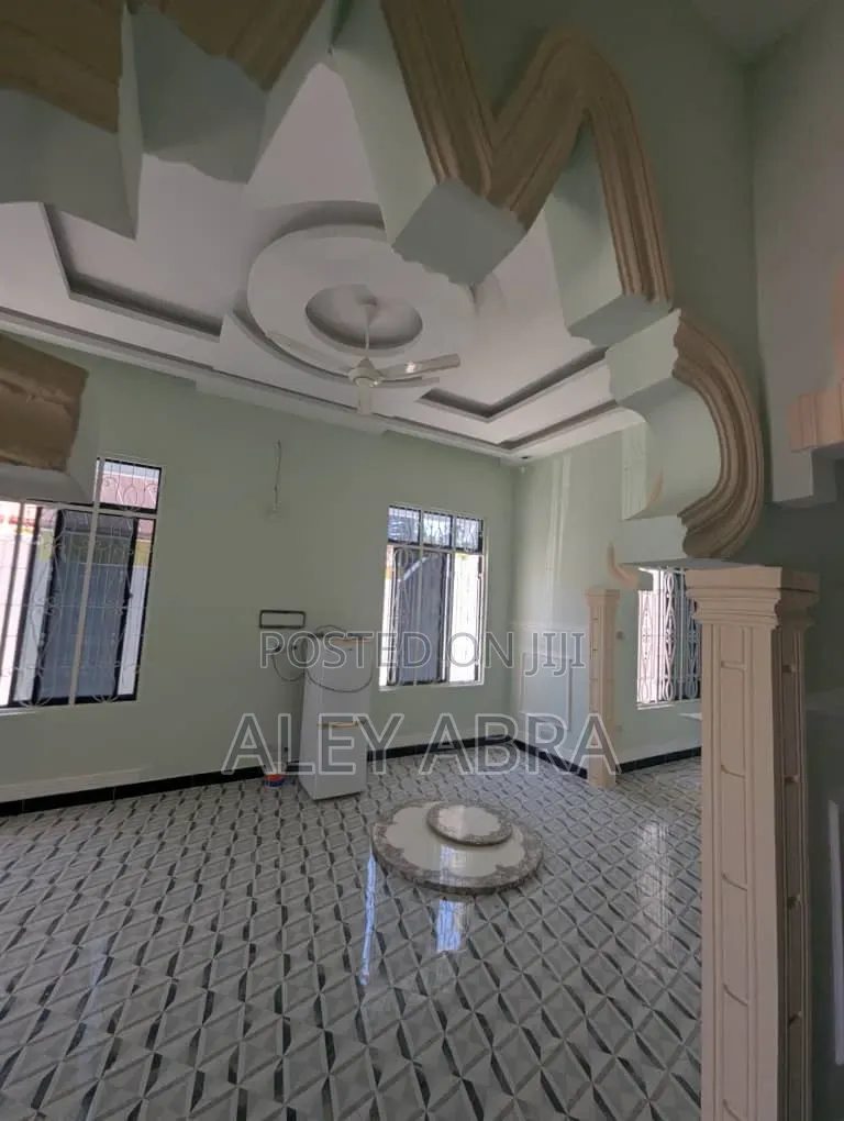 5bdrm House in Fuoni, Magharibi for sale