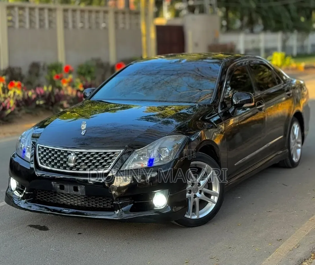 Toyota Crown 2011 Black