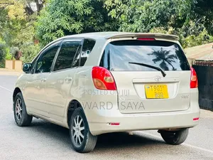 Toyota Corolla Spacio 2004 Gold