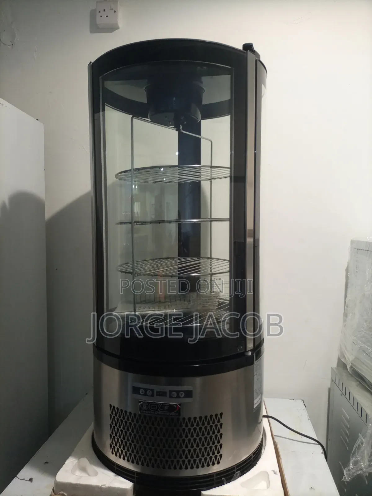 105L Rotating Vertical Cake Showcase Chiller (Model: WG-105R)