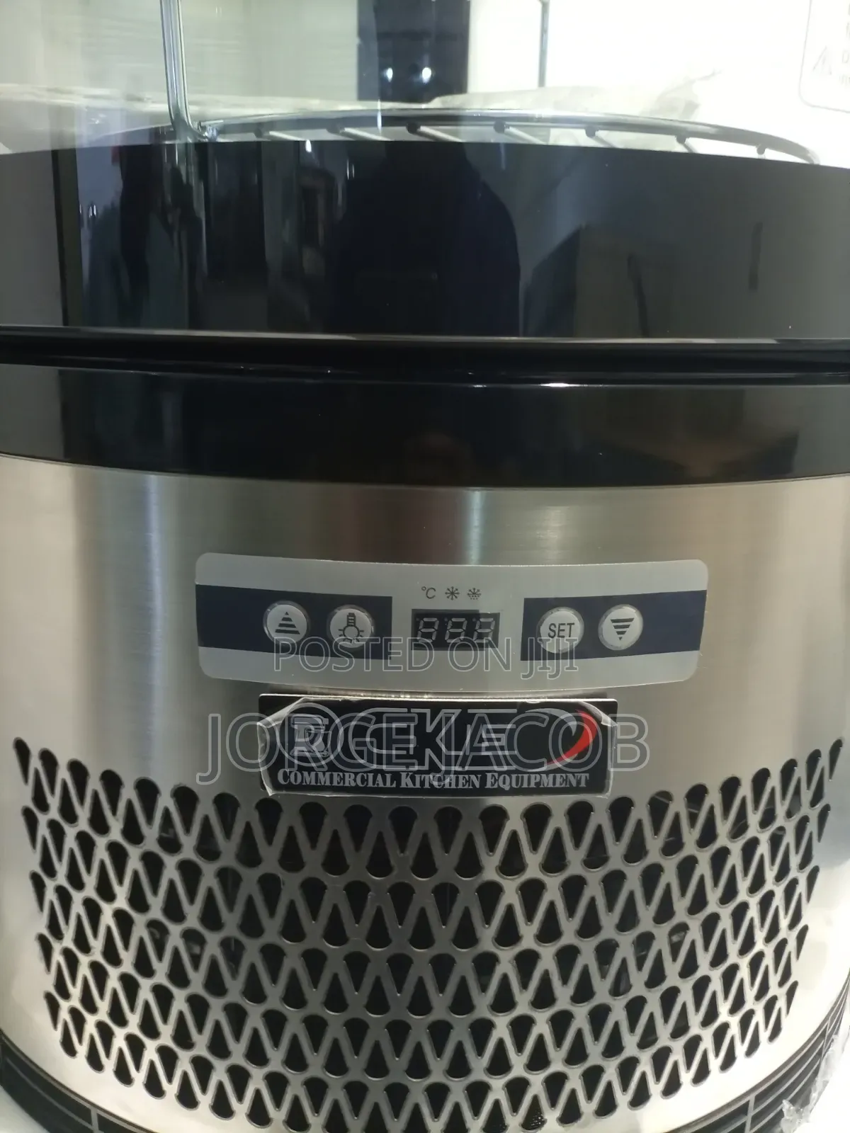 105L Rotating Vertical Cake Showcase Chiller (Model: WG-105R)