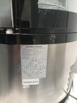 105L Rotating Vertical Cake Showcase Chiller (Model: WG-105R)