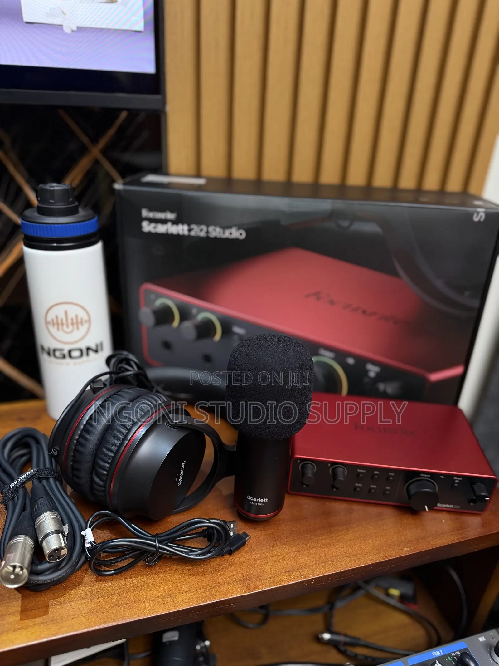 Focusrite Scarlett 2i2 Studio — 4th Generation
