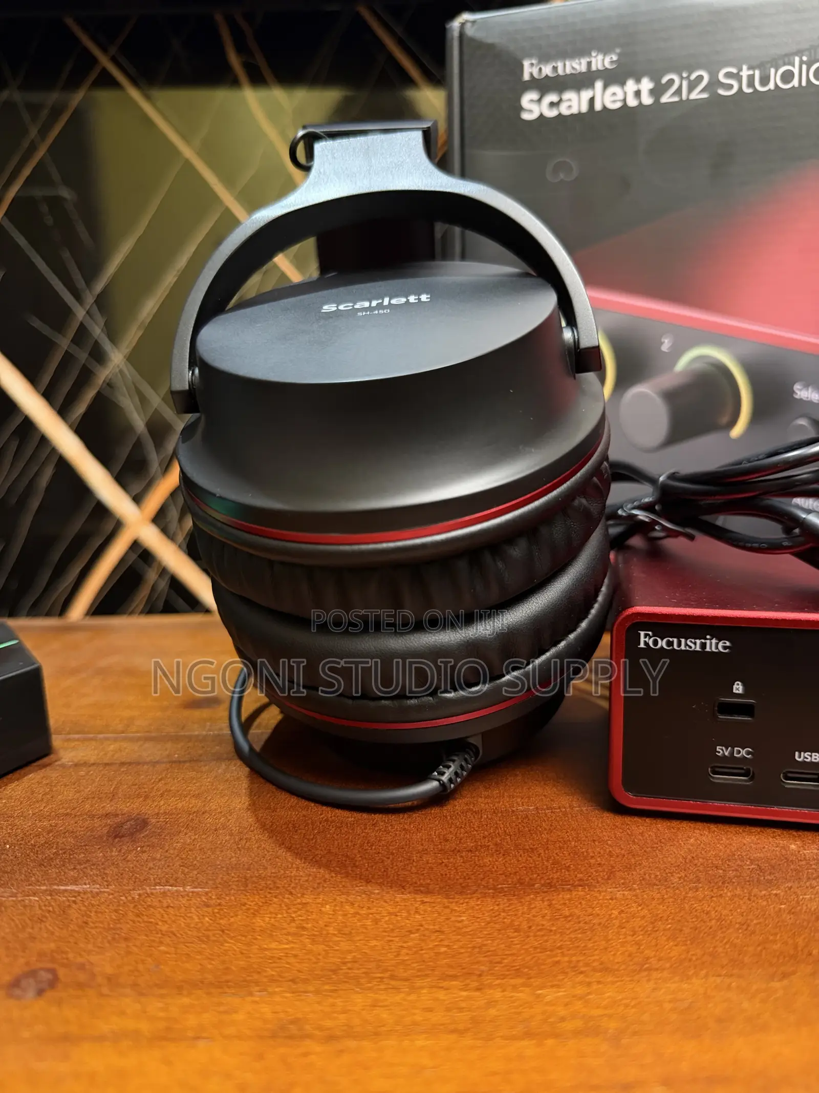 Focusrite Scarlett 2i2 Studio — 4th Generation