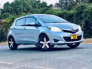 Toyota Vitz 2012 Silver