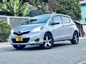 Toyota Vitz 2012 Silver