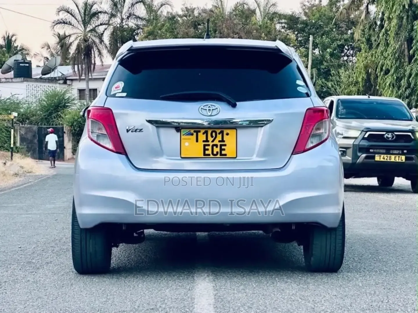 Toyota Vitz 2012 Silver