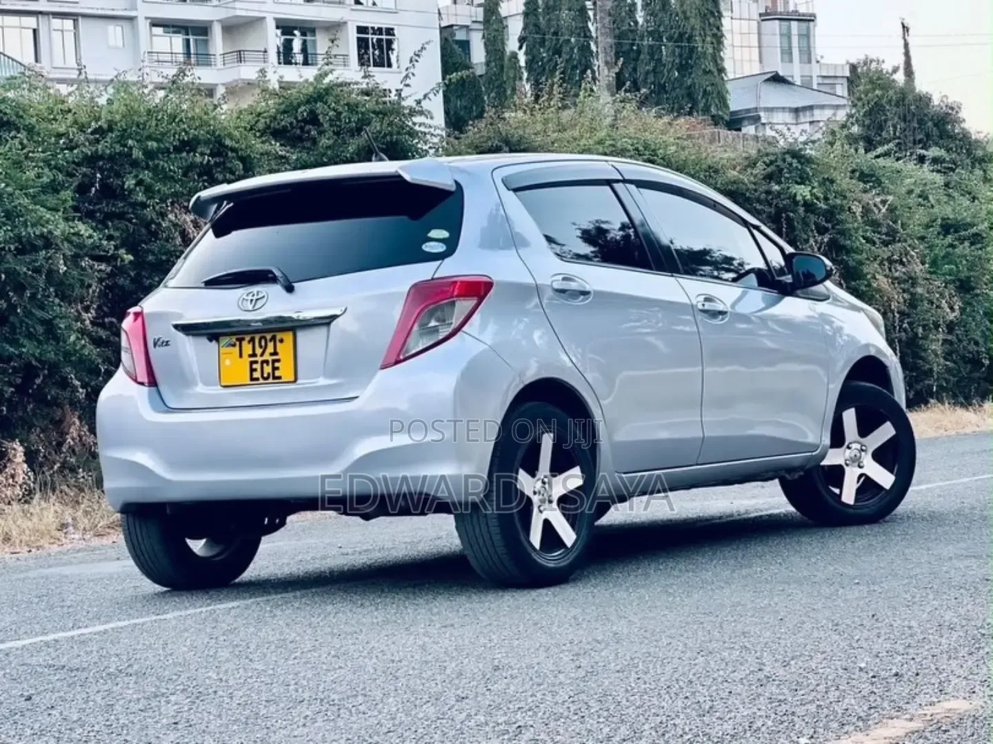 Toyota Vitz 2012 Silver