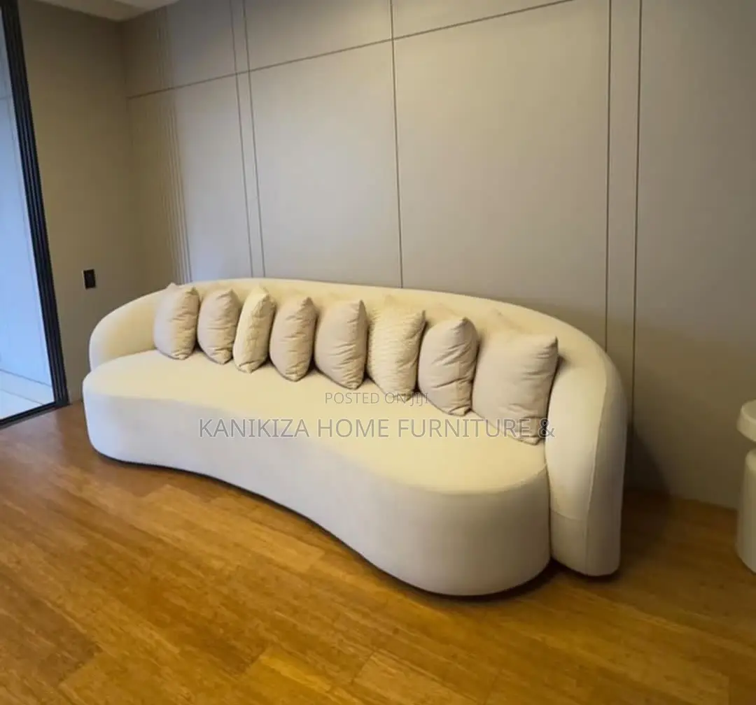 Sofa La Watu Watatu Rangi Nyeupe